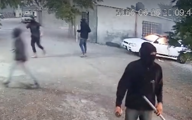 Footage shows settlers attacking the bedouin Palestinian village of A-Tayyibe on June 25, 2025. (Screen capture)